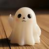 Zlobivý duch dekorace Halloweenská figurka ducha Pryskyřičné řemesla s dráždivými pózami Strašidelně roztomilé stolní ozdoby pro večírky