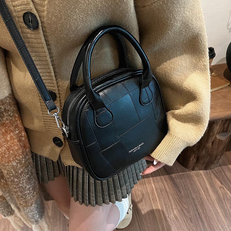 Super fire small bag women's autumn and winter retro 2025 new versatile shoulder messenger bag women's portable pillow bag