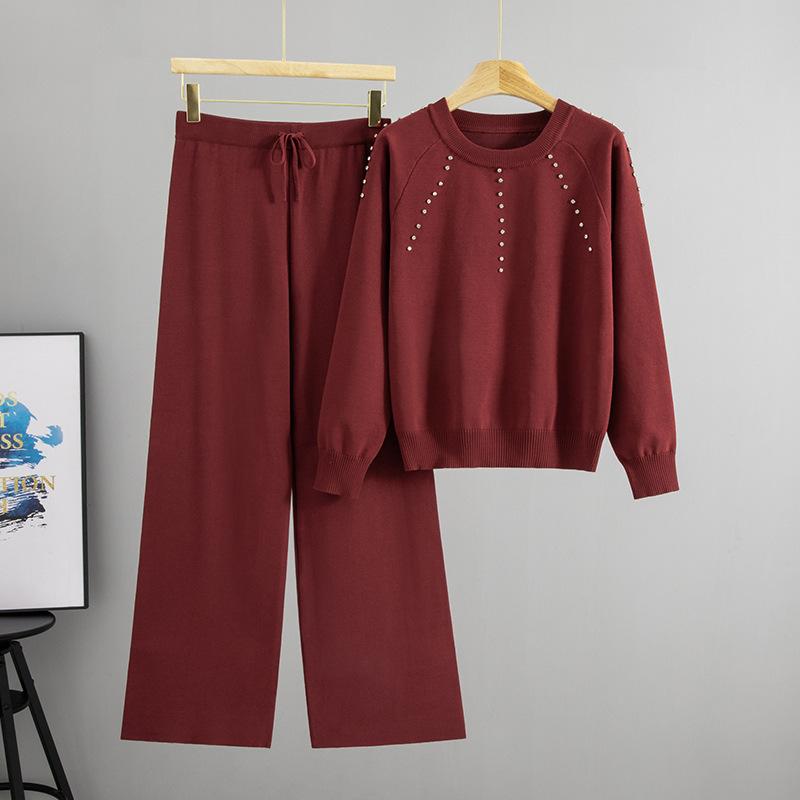 

Стильный весенне-осенний комплект для женщин, включающий стильный топ с круглым вырезом, украшенный гвоздиками и бриллиантами, и молодежный повседневный вязаный костюм-двойку One size красный