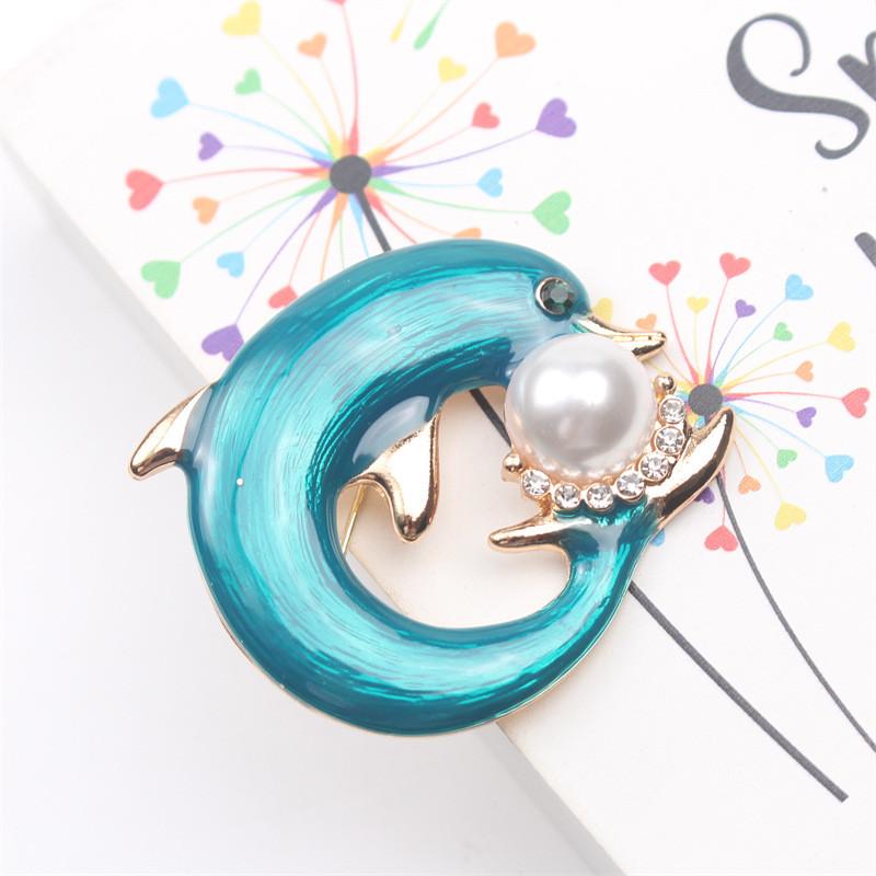 Vintage Dolphin Pearl Brooch With Alloy Animal Design For Elegant Women Accessories