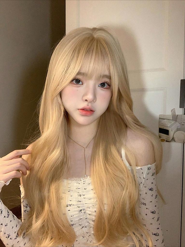 Ashely Blonde Synthetic Heat-Resista Long Wavy Wig 24 Inches Made From Fibe Suitable for Daily Use Natural Realistic Hairpiece