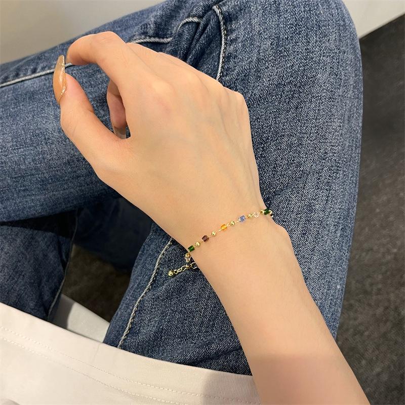 

«Летнее колье-чокер с кристаллами и бусинами — элегантный дизайн для женщин»