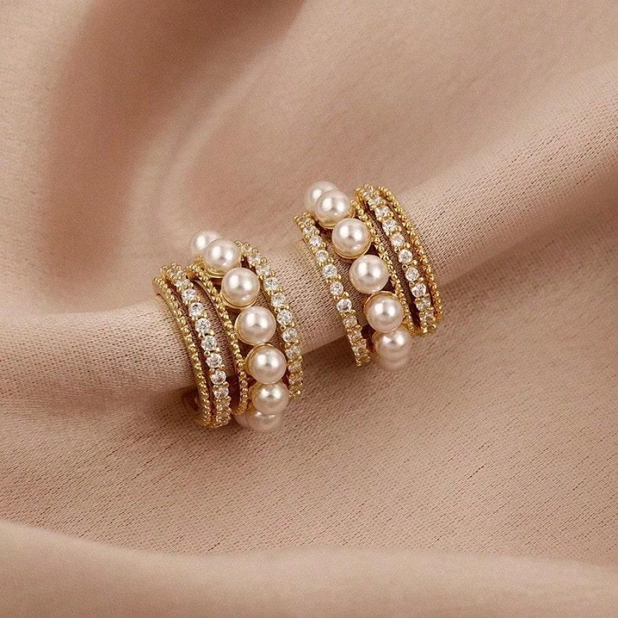 

Geometric C Shaped Earrings For Women With Rhinestones And Pearls Luxury Minimalist Retro Earrings Stylish Statement Jewelry For Daily Wear Party Gift золотистый