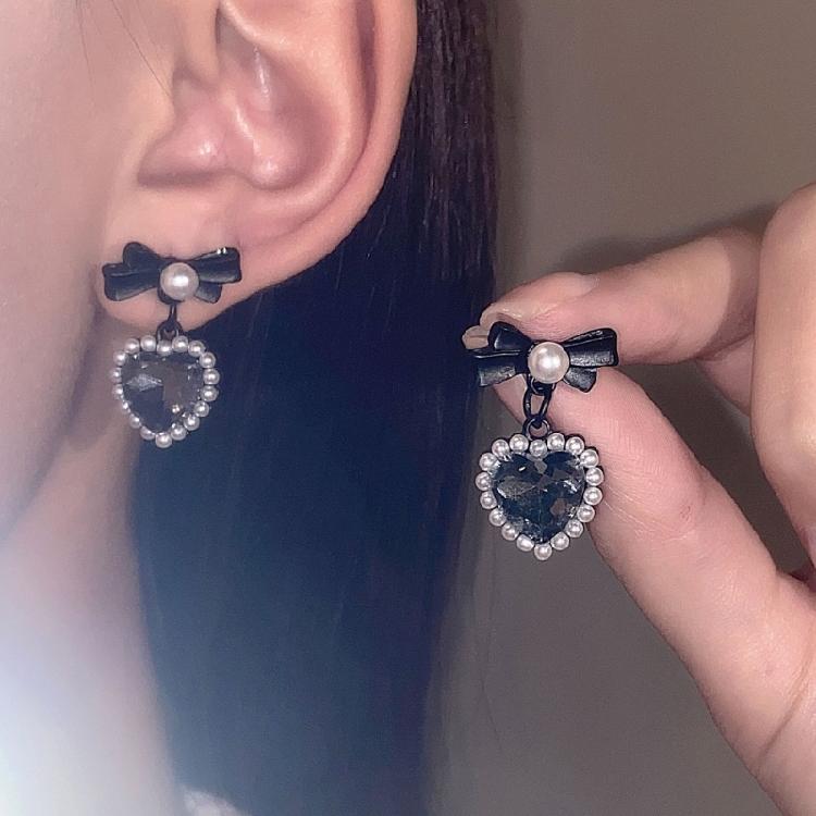 Alloy Heart Pendant Studs Earrings Cute Butterfly Clip Earwears for Daily Wear