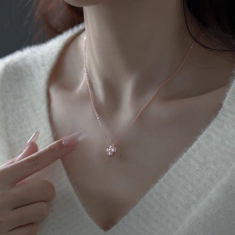 Necklace Female Zircon Niche Design Pendant Lamp Luxury Fashion Clover Clavicle Chain Necklace Premium Durable