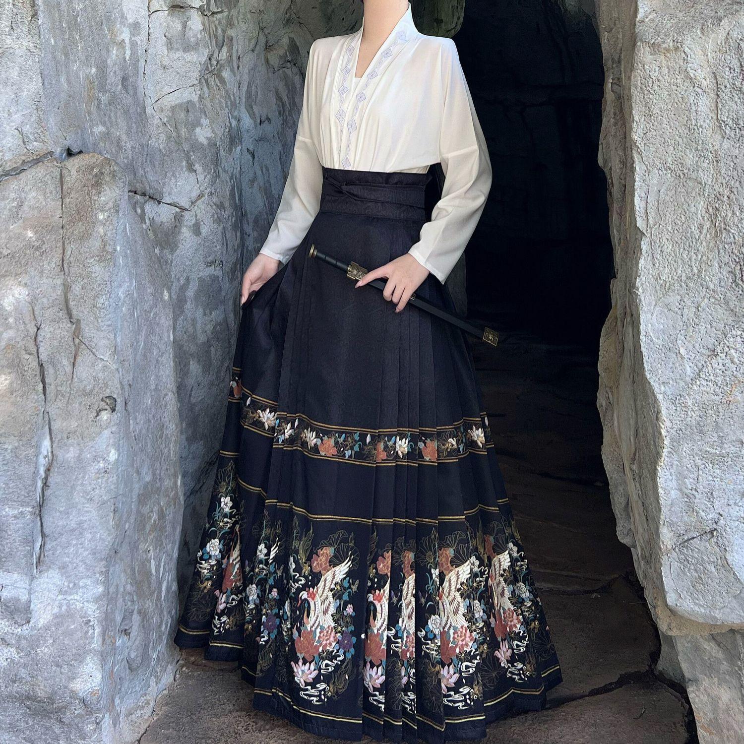 Женский костюм ханьфу в китайском стиле династии Мин — фото 4