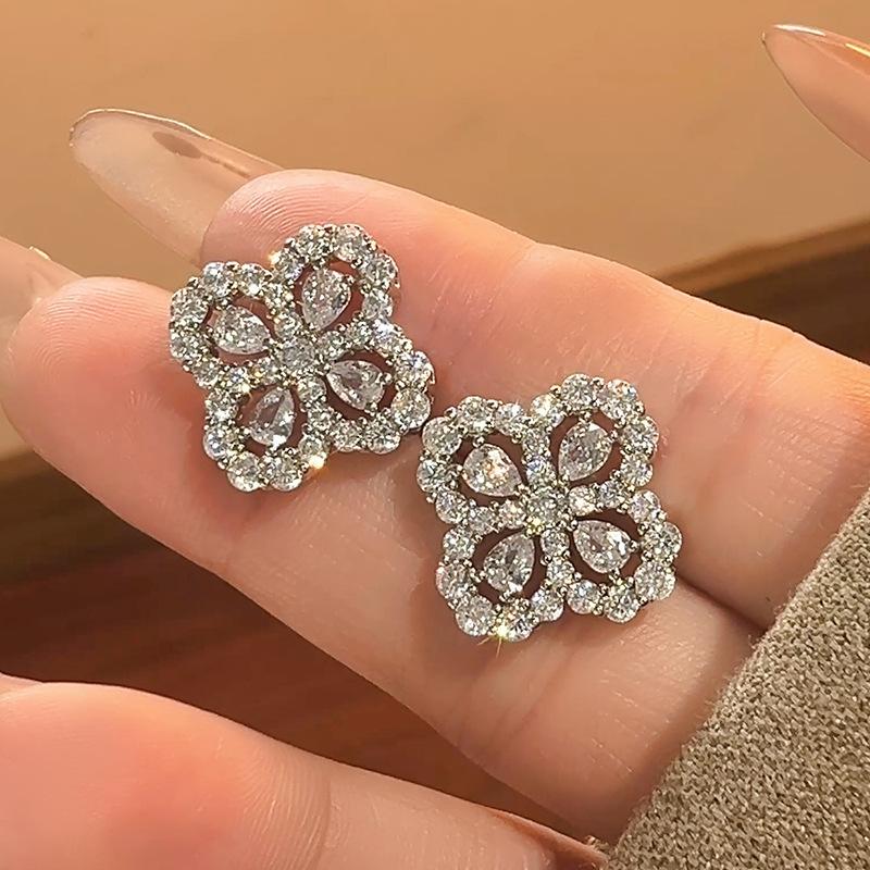 Huamei Jewelry Set Earstuds S925 Silver Needle Necklace With Zircon Clover Clavicular Chain Fashionable Versatile Women