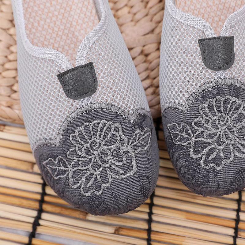 Women Mesh Breathable Shoes Ladies Embroidered One Foot Non-slip Soft Sole Comfortable Breathable Shoes Footwears