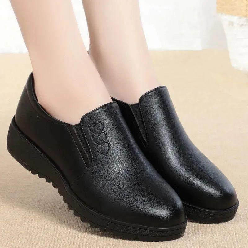 

Осенняя легкая мягкая подошва одинарные туфли нескользящие ленивые туфли женские удобные для среднего и пожилого возраста женские туфли больших размеров 39 чёрный