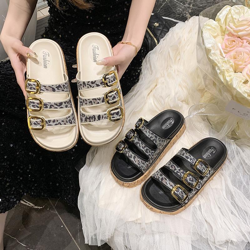 Retro flat-bottomed one-word women's cool slippers with square buckle, new thick-soled leopard print cool slippers for summer 2025