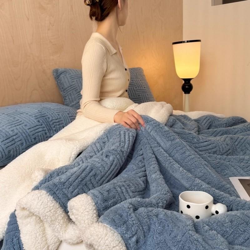Winter Lamb Fleece Blanket Thick Coral Nap Shawl Sofa Throw Milk Small Quilt