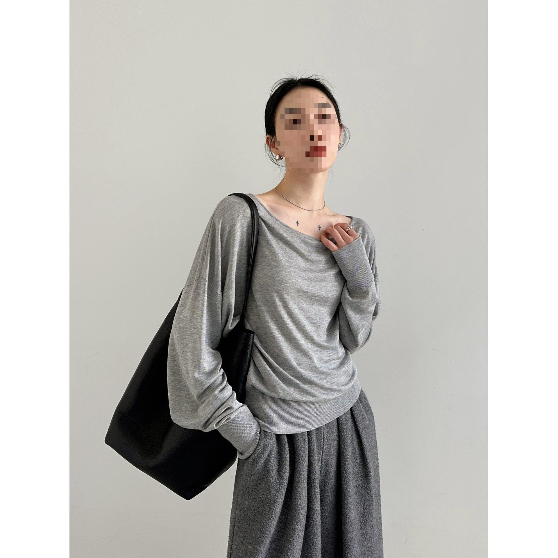 

Xu Da Lian Ya Silk One-Shoulder Knit Top - Spring Thumb Hole Long Sleeve, Skin-Friendly, Exposed Collarbone Design for Women Medium