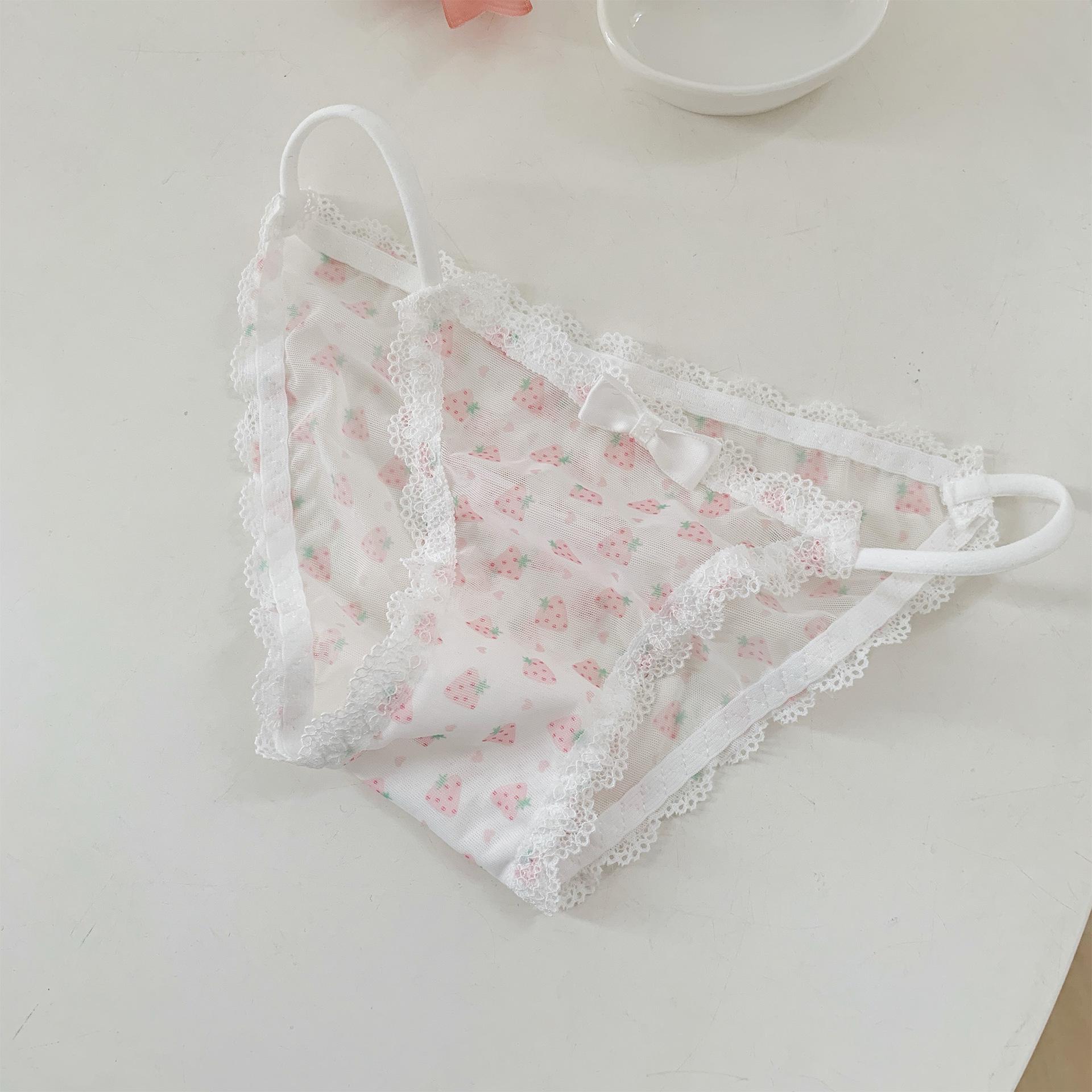 

Трусики з мереживом із заниженою талією і високим розрізом із принтом із полуничним японським милим дівчатом