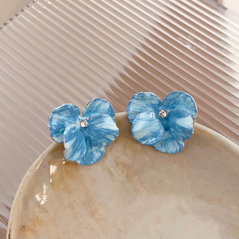 Exaggerated Oil Dripping Flower Stud Earrings Personalized Niche High-end Earrings Fashionable Retro Fresh Earrings Women
