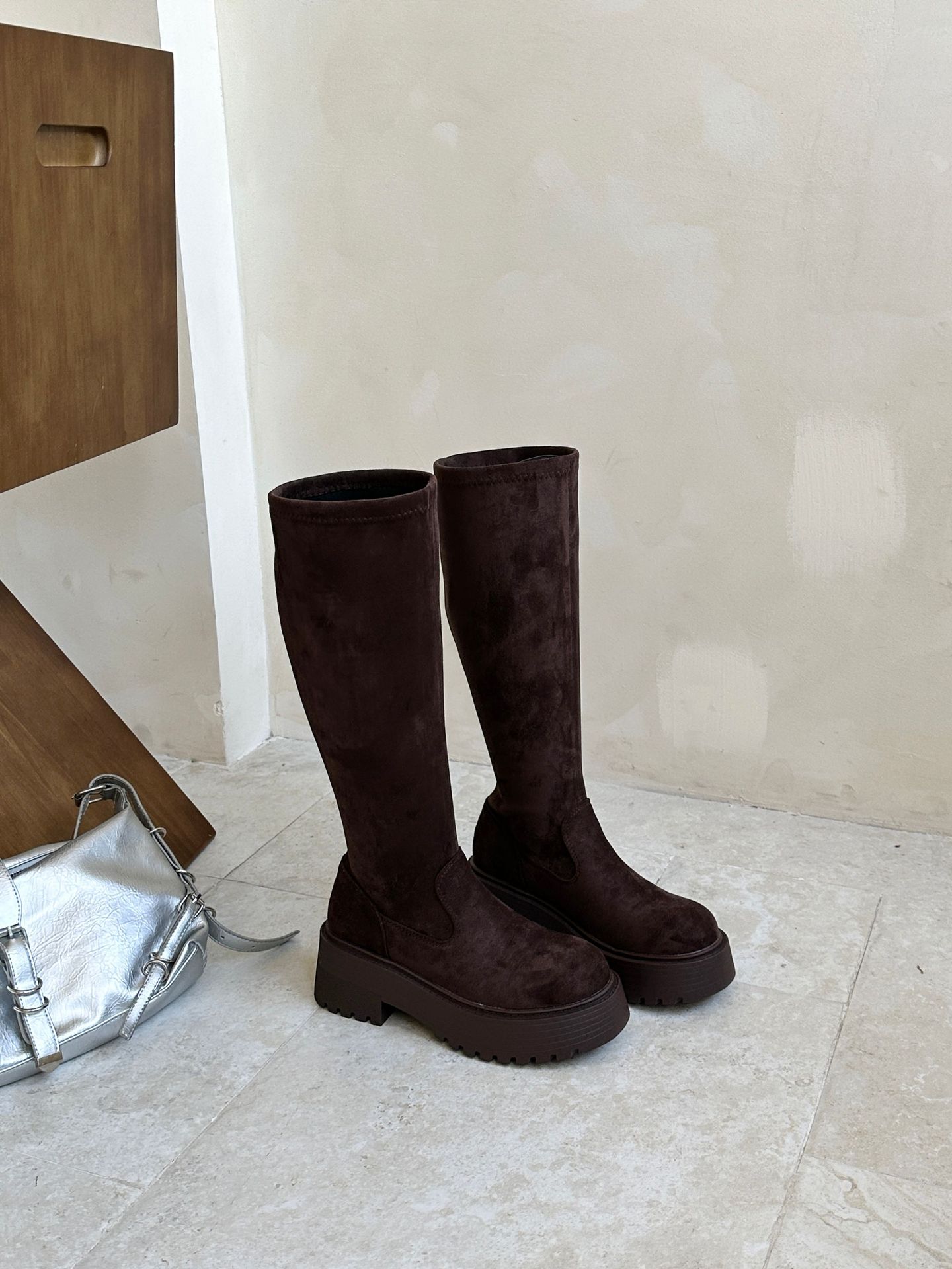 

Модные ретро ботинки высокие рыцарские сапоги на толстой подошве женские 2025 новые тонкие до середины голени осенне-зимние сапоги 40 зеленые хаки