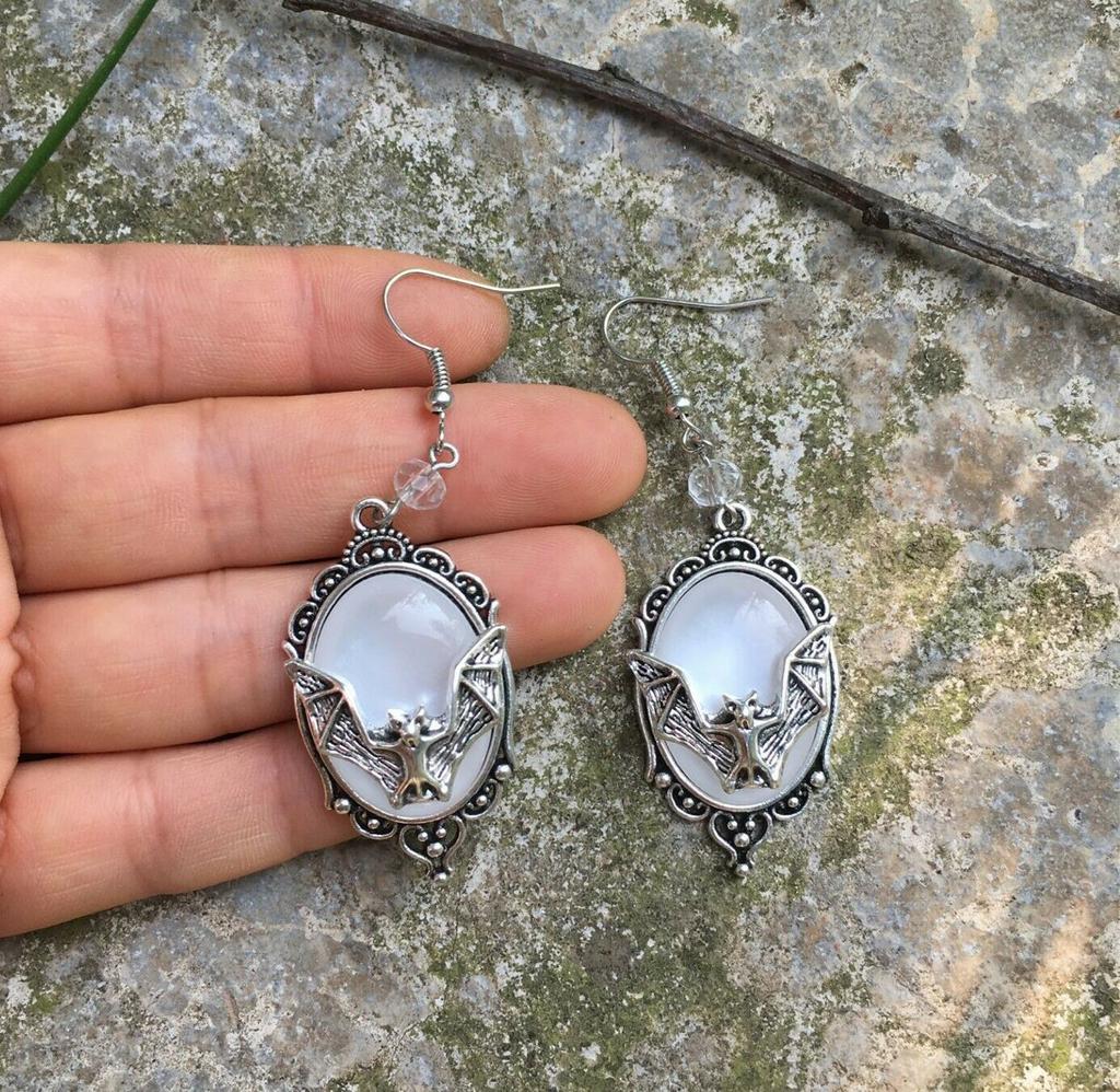 Gothic Victoria Geometric Oval Lacework Stereo Relief Vampire Bat Dangle Earrings for Women Hallowmas Jewelry Accessories Gifts