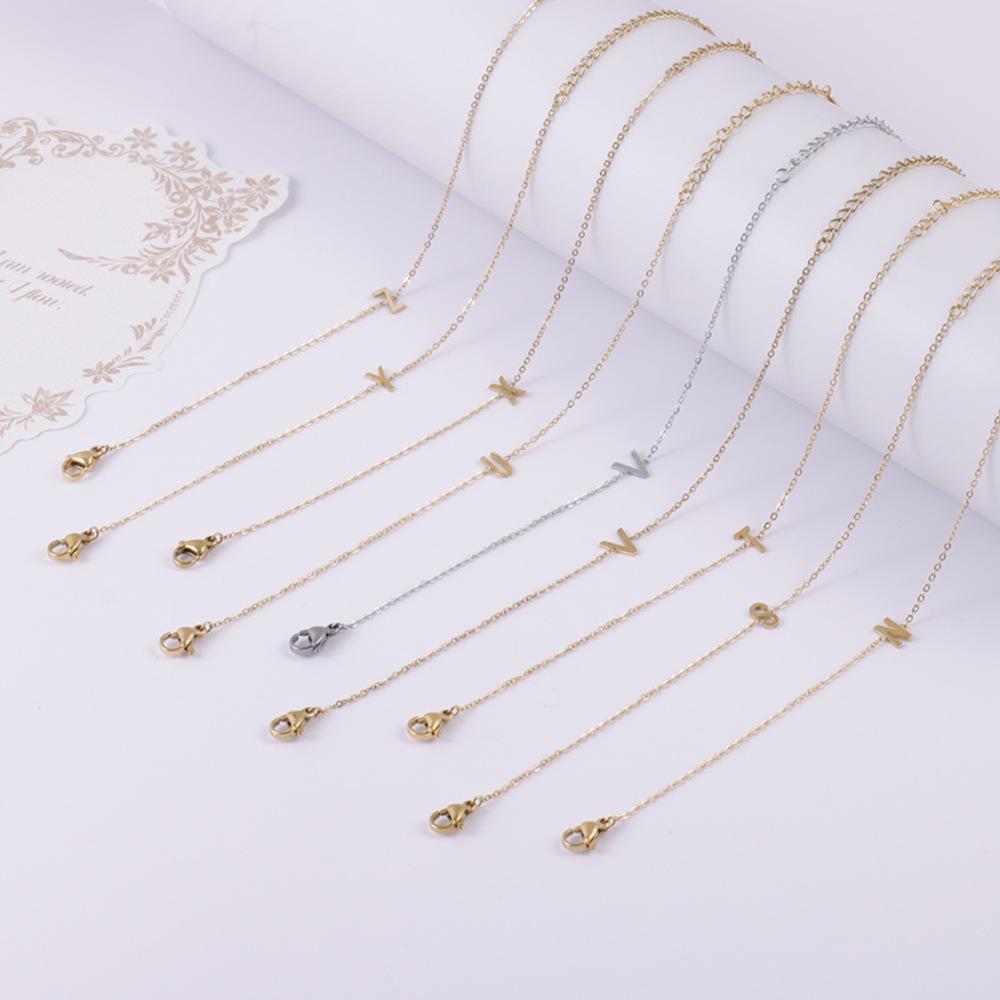 Vlastní tenký řetízek s přívěskem 26 písmen Titanový náramek – Elegantní, Odolný, Všestranný doplněk