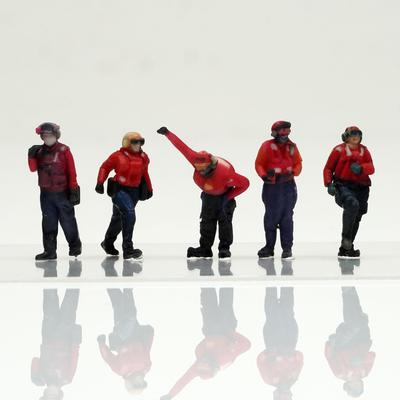 Figreal 1/72 U.S. NAVY (1) RD5 5-Piece Pre-painted Figure Deck Worker U.S. Navy Flight Deck Crew Rainbow Gang Red