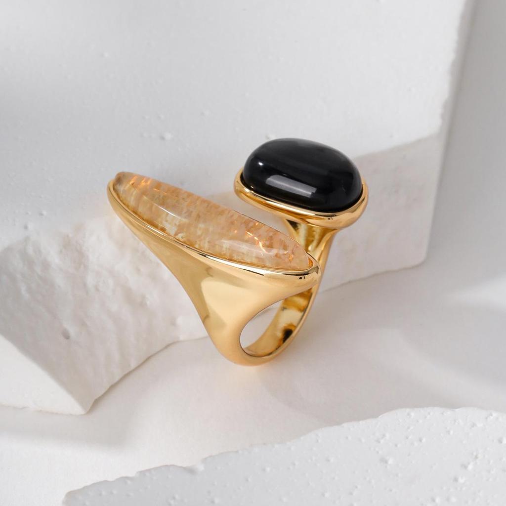 European & American Style Black Agate & Smoky Quartz Gold-Plated Ring – High-End Design with Versatile Elegance