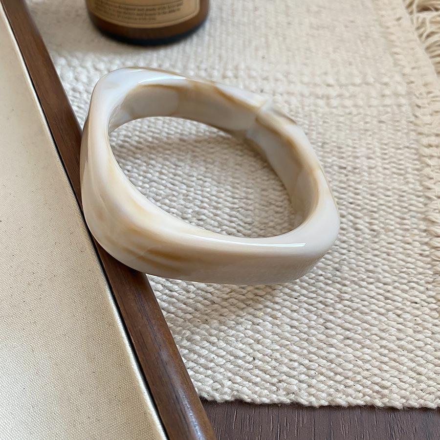 European and American Beige Irregular Geometric Resin Bracelet Light Luxury Temperament Bracelet Retro Exaggerated Jewelry Women