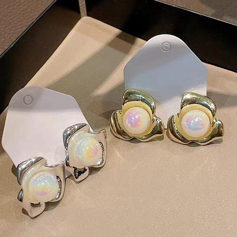 Metal Flower Mermaid Ji Pearl Earrings Niche Premium Temperament Earrings French Fashion Personality Versatile Earrings