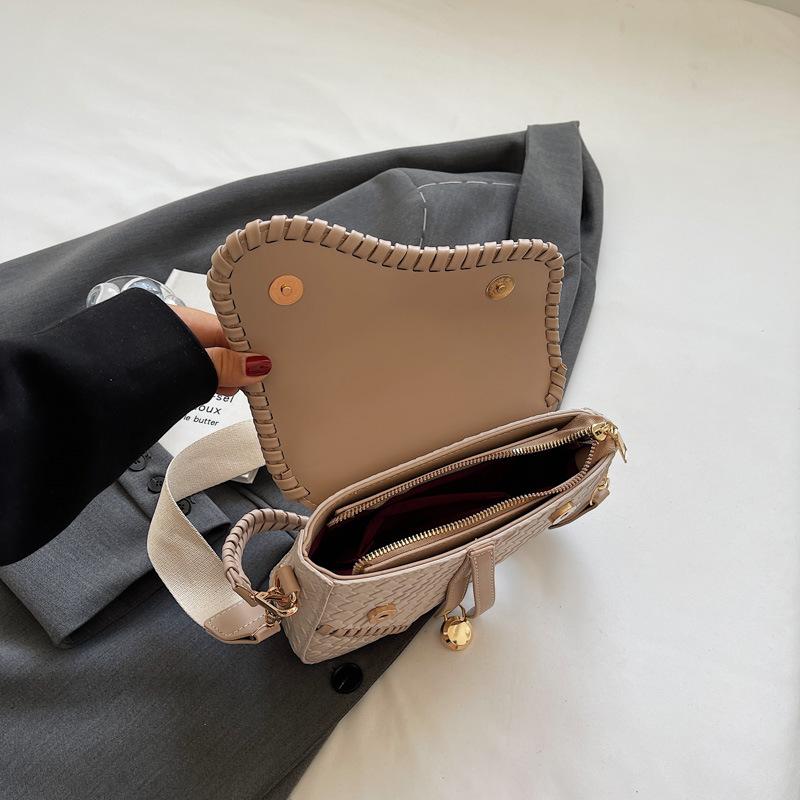 Women's Bag Light Luxury Brand 2025 Autumn New Shoulder Saddle Bag Trendy Fashion Woven Retro Women's Bag Messenger Bag