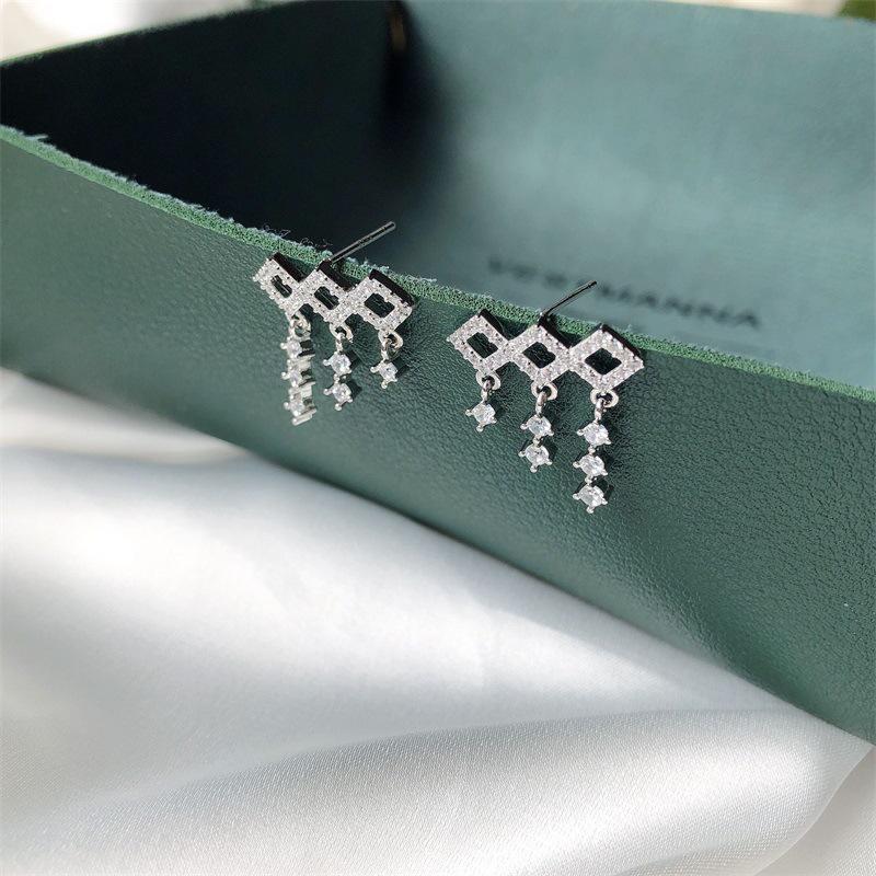 925 Sterling Silver Tårformade Tofsörhängen - Europeisk & Amerikansk Stil, Trendiga Örhängen för Kvinnor, Perfekt Julklapp