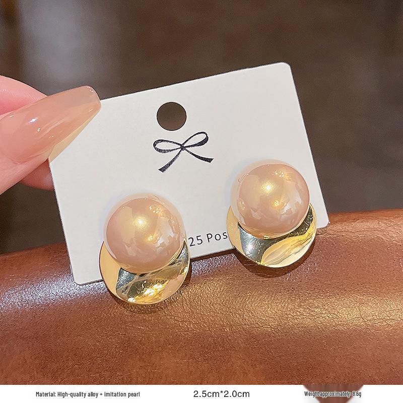 French Retro Pearl Plaid Earrings: Luxury Korean Studs for Women