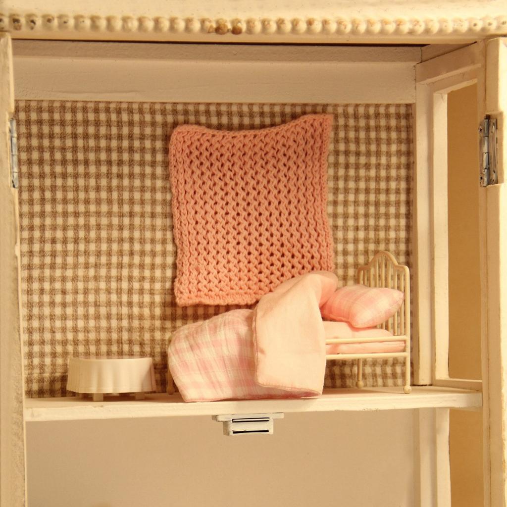 1/12 Doll House Furniture Miniature Bed with Bedding Simulation Detail Kids Imaginative Play Collectible Doll Accessory