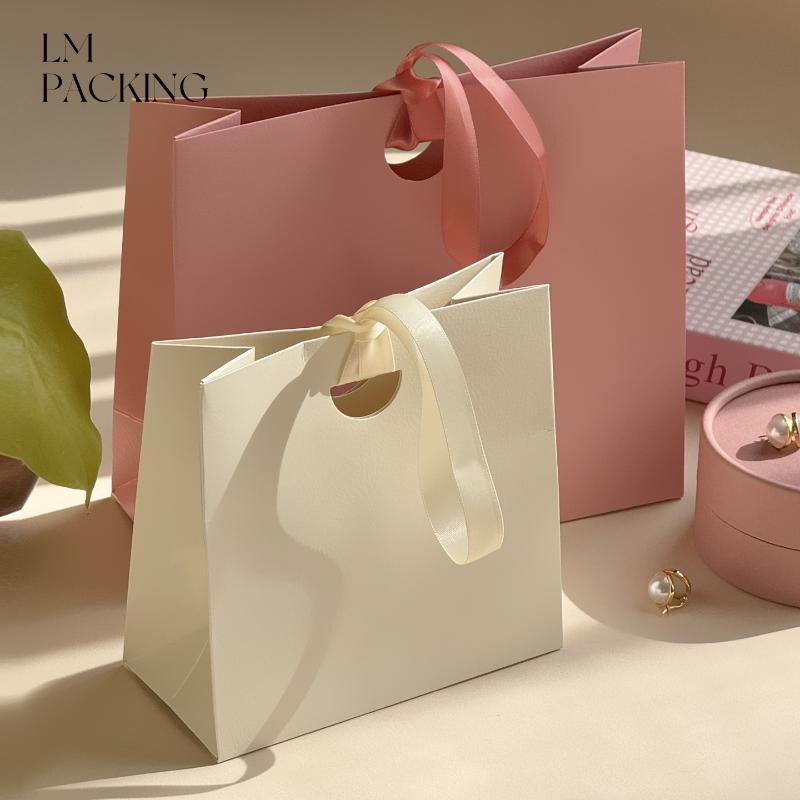 Luxury Packaging Paper Bag Gift Bag with Ribbon Handle for Holiday Party Birthday Present Storage