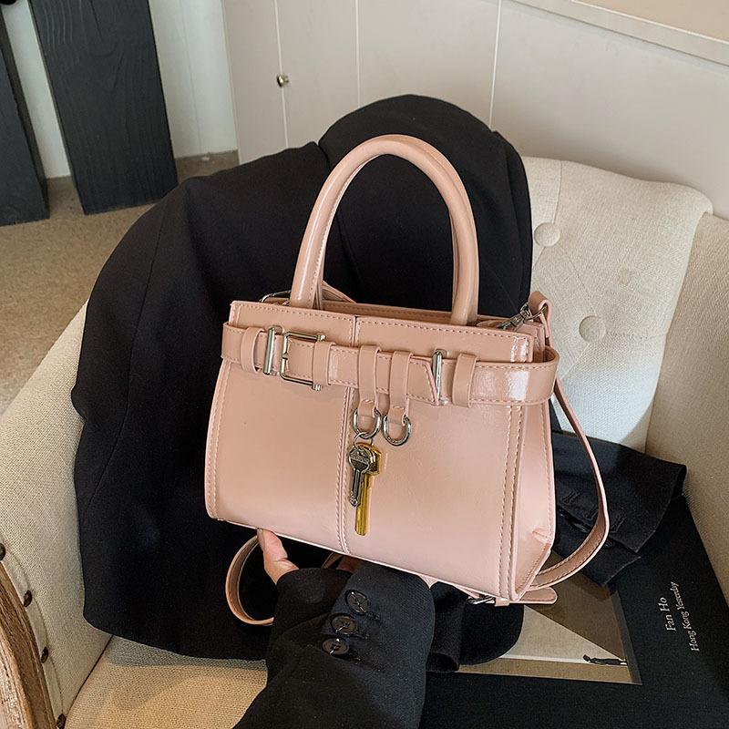 High-end Small Bag Women's 2025 New Autumn and Winter Retro Versatile Messenger Bag Fashionable Portable Work Small Bag