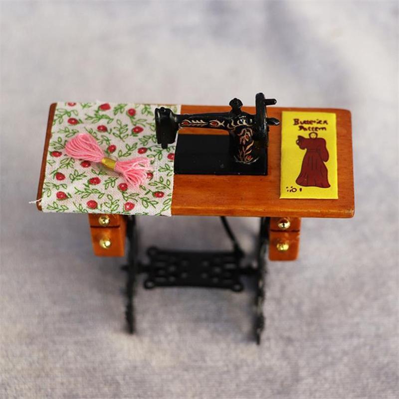 3.15x3.15in Dollhouse Retro Sewing Machine Decoration Toys for 6-8 Year Old Kids Pretend for Play Supplies Worth to Keep
