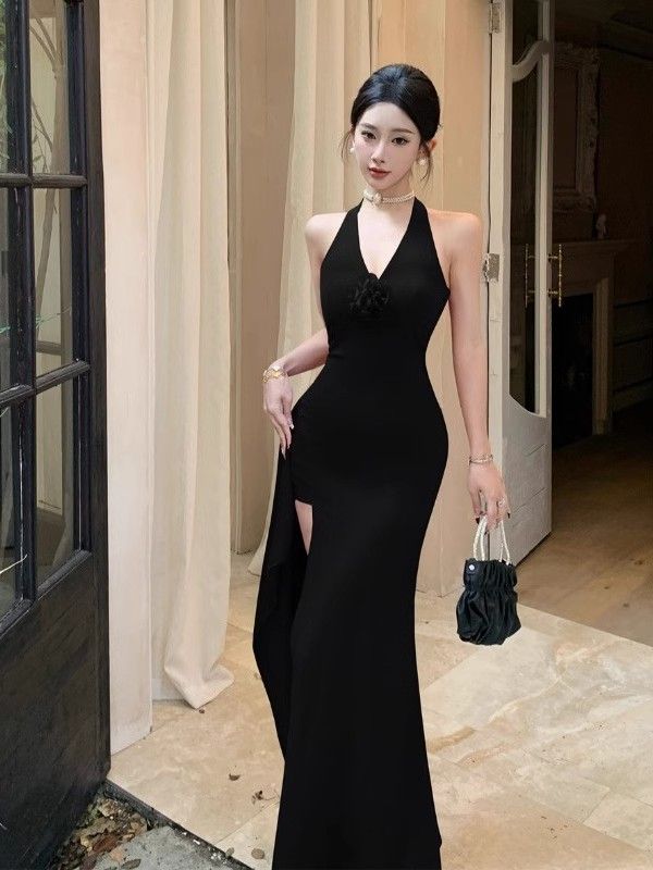 Celebrity Royal Sister Has a Variety of Styles, and the Split-ended Dress Is Unique and Beautiful. The Red Neck-hanging Tight Hip-wrapping Dress Is 20