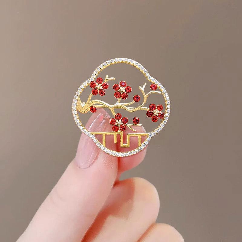 Elegant Alloy Brooch: Premium Niche Women's Versatile Corsage for Coats and Suits