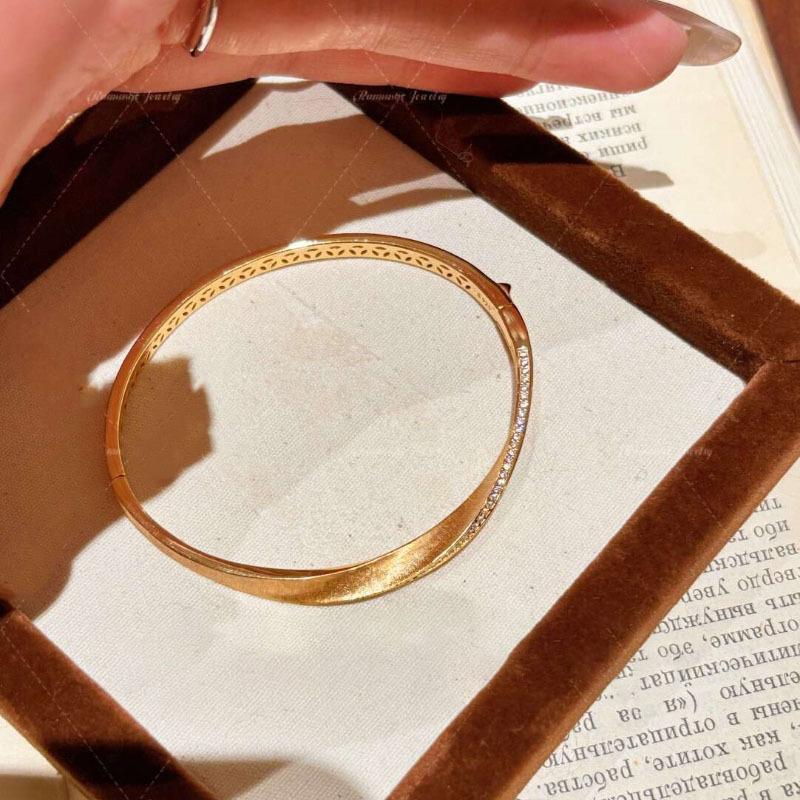Vintage Charm High Quality Brushed Mobius Bracelets For Women Twisted Rope Inlaid Diamonds Layered Bangles Wedding Jewelry Gift