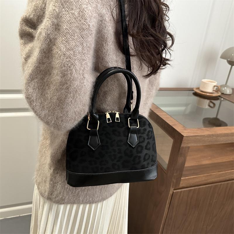 Fashion simple bag women's spring new Korean version portable shell bag simple casual shoulder messenger bag women
