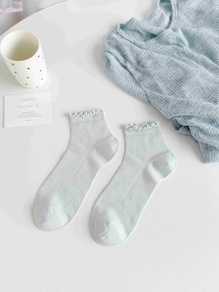 Mulberry Silk Women's Mid-Calf Thin Mesh Lace Stockings for Summer – Seamless Pair with Small Leather Shoes.