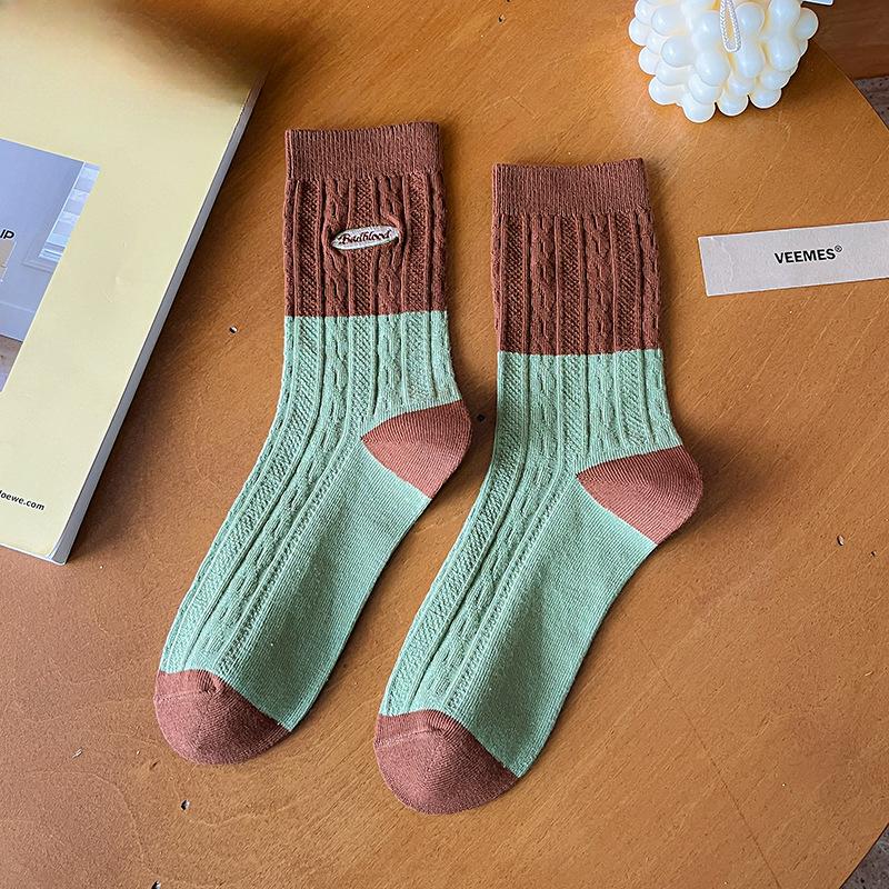 Damen Frühling und Herbst Trendige Gestreifte Bär Bestickte Einfarbige Sportliche Lange Socken
