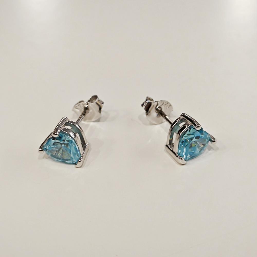 

Серьги-гвоздики из серебра 925 пробы с сердечками и цирконами в виде небесно-голубых сердец для девочек небесно-голубой