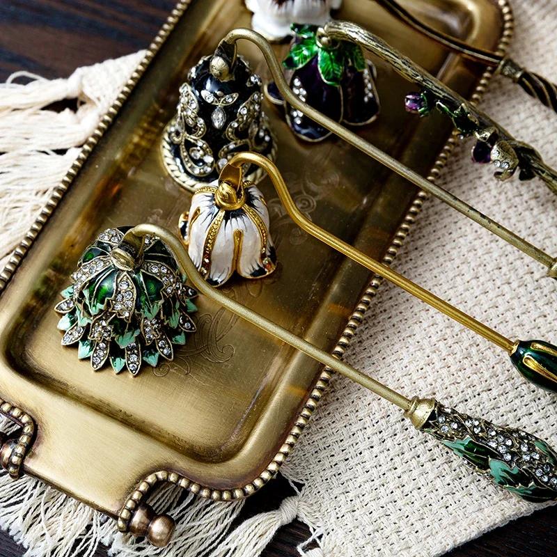 Vintage Candle Extinguisher Aromatherapy Enamel Diamond-encrusted Art Retro Long Handle Candle Snuffer Elegant Household Decor