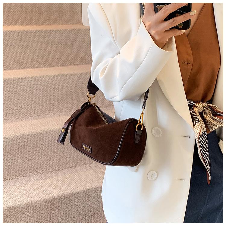 Maillard Retro Matte Small Bag Women's 2024 New Autumn Versatile Wide Shoulder Strap Messenger Bag Super Fire Dumpling Bag