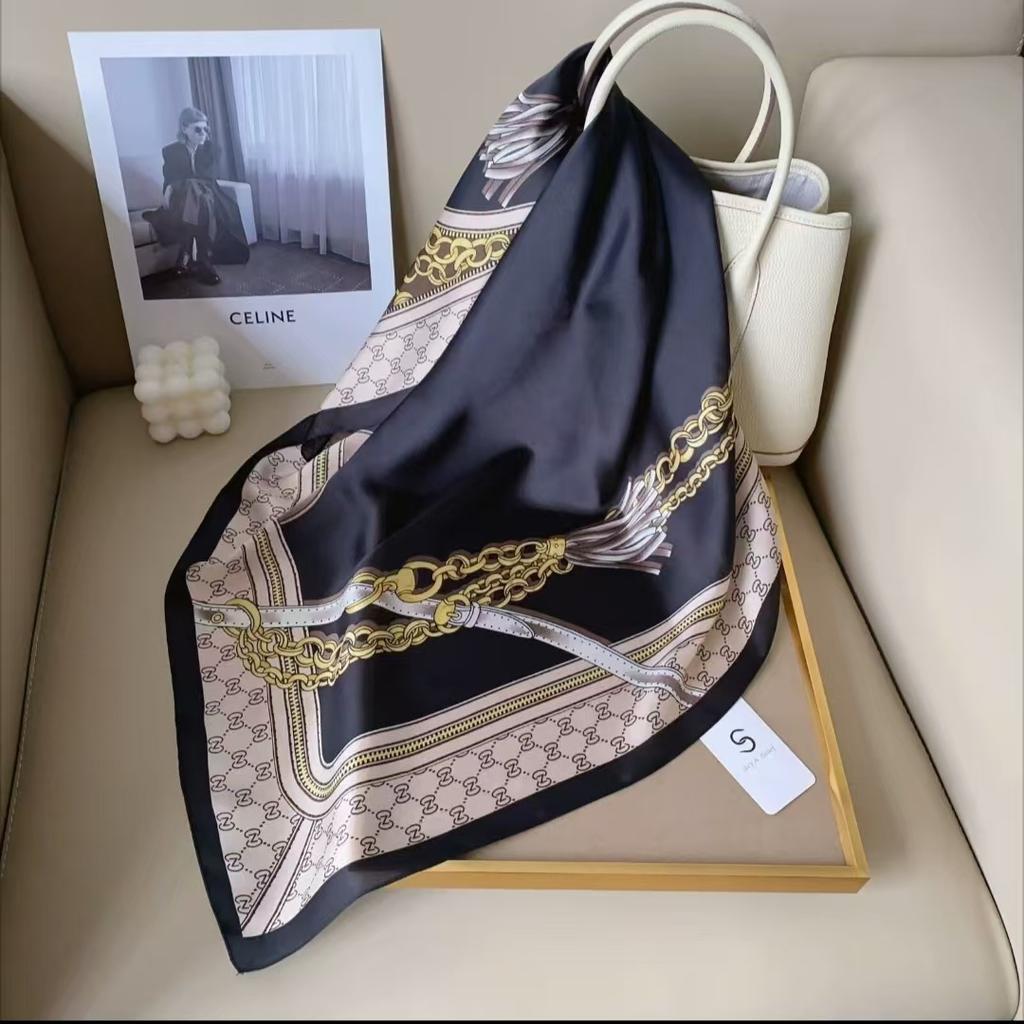 Eleganti Foulard di Seta da Donna Con Centinaia di Camicie, Assistenti di Volo, Decorazione Professionale, Protezione del Collo, Foulard, 70 Foulard Quadrati Piccoli.