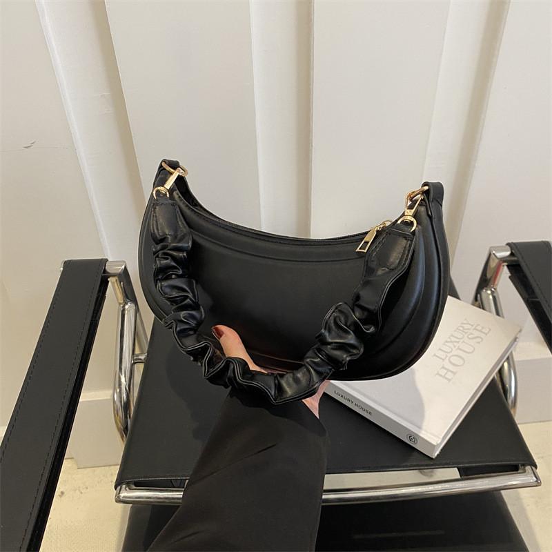 

Trendy Casual Crossbody Bag With Unique Design And Stylish Details In Multiple Colors чёрный