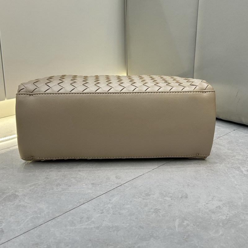 New leather hand-woven bag, high-end handbag, pillow bag, small square bag, shoulder messenger bag, women's bag.