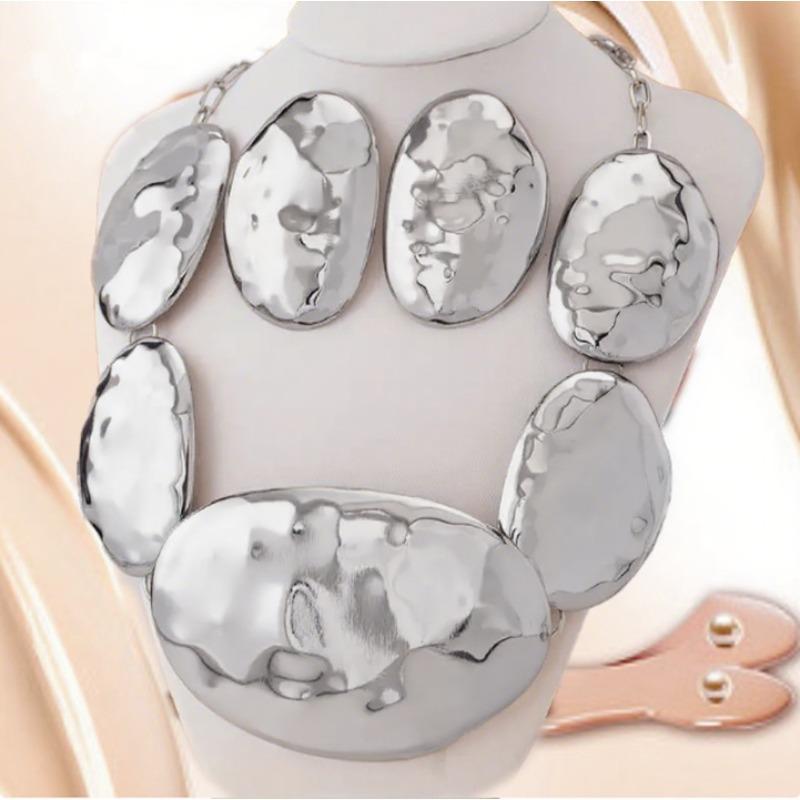 

Неправильной овальной формы Металлический Глянцевый Геометрический узор Набор украшений Ювелирные изделия Серьги-пусеты Ожерелье серебряный серый