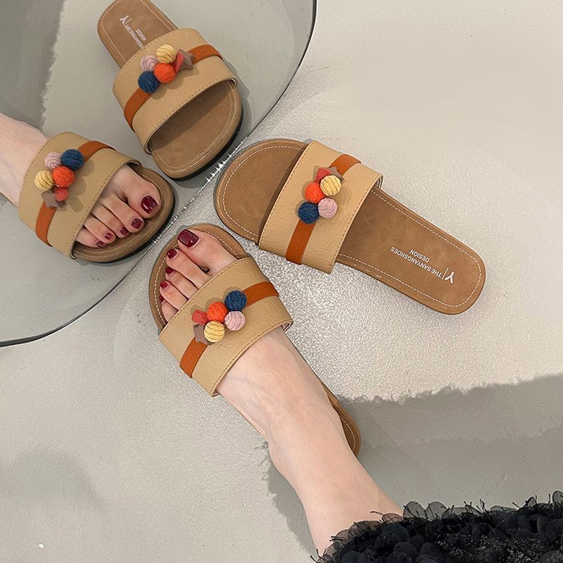 2025 summer new French retro niche square head one-word slippers women's casual versatile beach slippers cool slippers