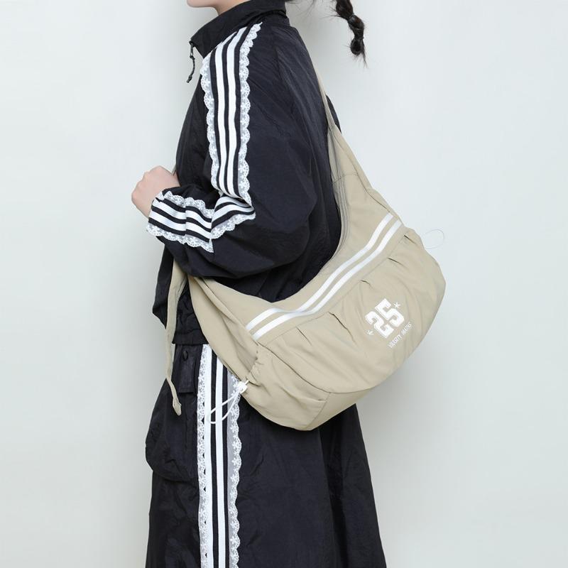 Çizgili Hafif Açık Hava Sürüş Çantası Büyük Kapasiteli Bohça Çanta Spor Tarzı Çapraz Askılı Çanta