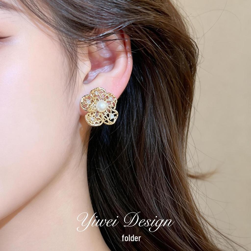 18K Gold-Plated Zircon Flower Pearl Ear Cuff - Elegant and Stylish Light Luxury Earrings