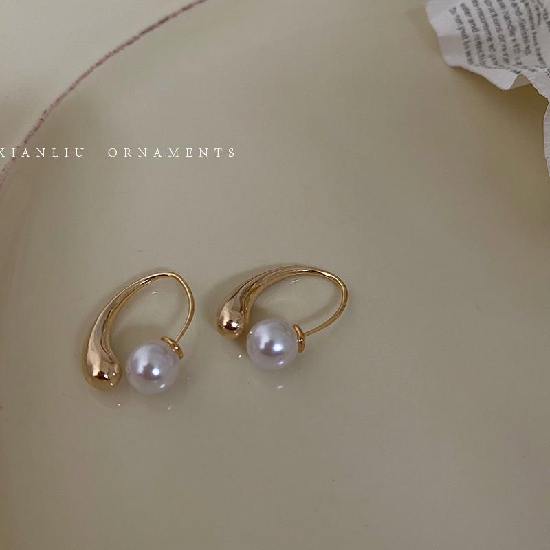 Korean Style Elegant Pearl Water Drop Earrings for Women - Niche Ins Fashion Ear Clips & Studs