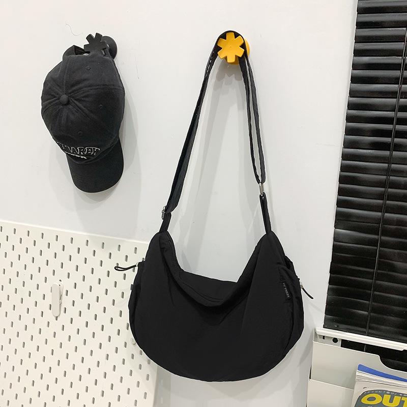 Bag women's large capacity 2025 new solid color casual shoulder messenger bag class commuting niche design dumpling bag